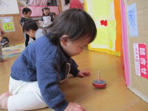 こまを見ている画像