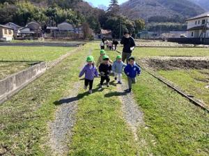 農道を走っています