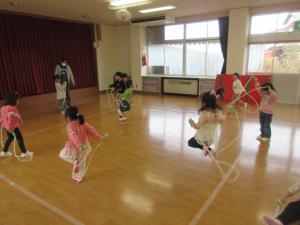 運動遊びをしています