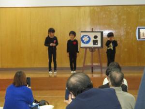 ユニバーサルデザインのマークについて発表しています