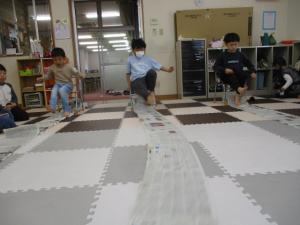 新聞紙を巻いています
