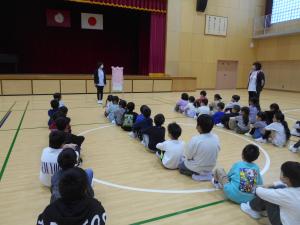 話を聞いています