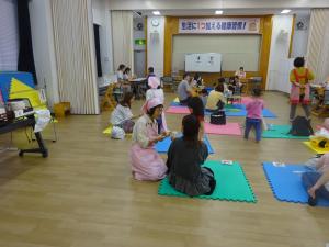 3歳6か月健診で試飲を行っている画像