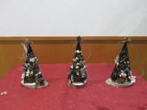 高さ20cm前後の小さなクリスマスツリー