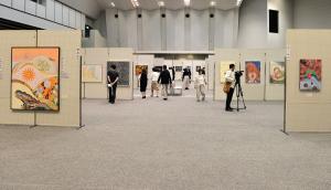令和7年度開催時の会場全景の画像