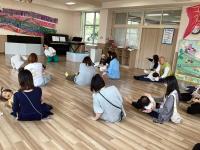 「バスにのって」で遊んでいる