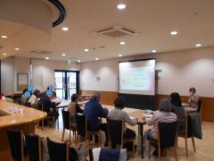 講座を受けている参加者の画像1