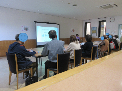 講座を受けている参加者の画像2