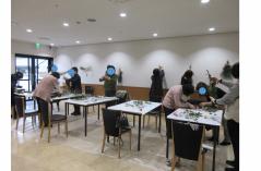 お正月飾りを制作する参加者の画像2