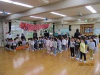 こいのぼりの歌を歌っています