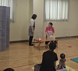 こども役の職員が怒っています