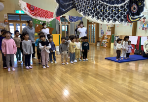 こいのぼりの歌を歌っている画像
