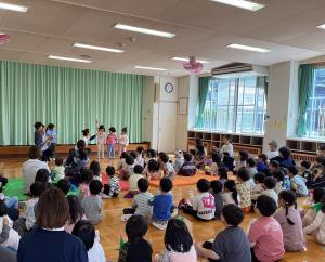 新しいお友達を紹介している画像