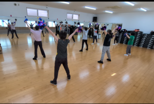 大人のチアダンスの画像