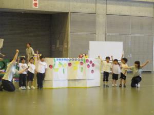 開会宣言をする子どもの画像