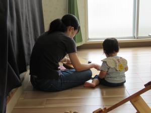 ことこと木のおもちゃの動く音が聞こえます