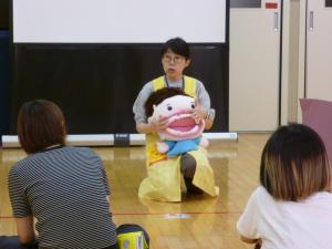 人形を使って説明しています