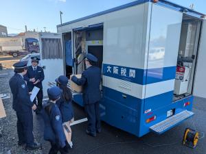 税関職員の仕事体験の画像