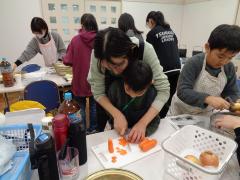 野菜を切る様子の写真