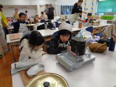 飯ごう炊飯の様子の写真