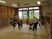 一緒に踊ることを楽しんでいる画像