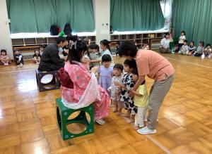 織姫や彦星と一緒にゲームをしている画像