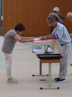 優勝者の表彰式の画像