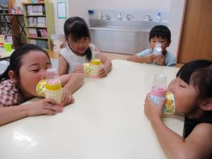 ビーズの振動を見ている画像