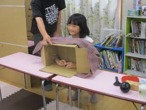 箱の中身当てゲームに挑戦している画像