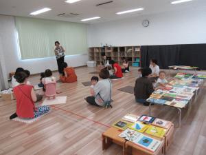 子育て講座を受ける参加者の画像