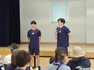 福井ブローウィンズの選手が挨拶している画像