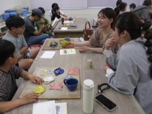 出来上がった作品を見せている画像