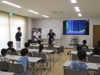 動画で学んでいる画像