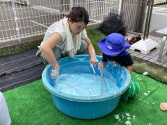 青い色の泡がきれいです