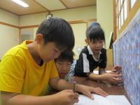 言葉を考えている画像