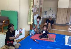 動物達がかくれんぼしているお話です