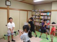 ジェスチャーで伝えようとしている画像
