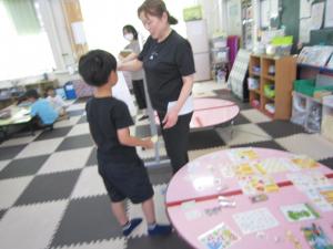 景品を選んでいる画像
