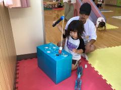 魚釣りごっこ楽しいね