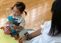 ぐるぐるボトル。回すと渦が出来て流れます