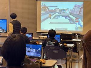 マインクラフトを行っている様子の写真