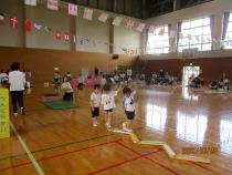 すいか組がサーキット遊びをしています