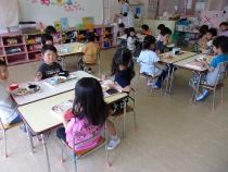 異年齢で給食を食べています