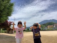 うろこ雲と子ども達