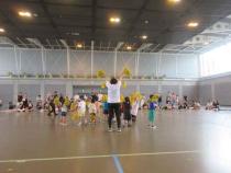 だんごむしの踊りを踊っています