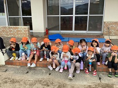 ばなな組が焼き芋を食べています