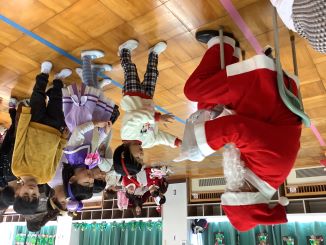 サンタさんからプレゼントをもらっています