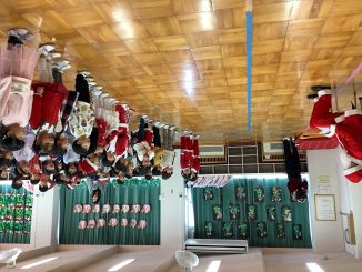 歌を歌っています