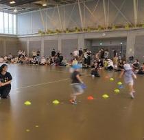 ぶどう組がリレーを楽しんでいます