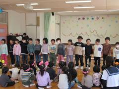 歌を歌っています